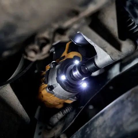 Купити Гайкокрут акумуляторний DEWALT DCF921E2T (2акум.18В 1.7Аг/зарядний/кейс/610Нм) в Україні у Tools Store
