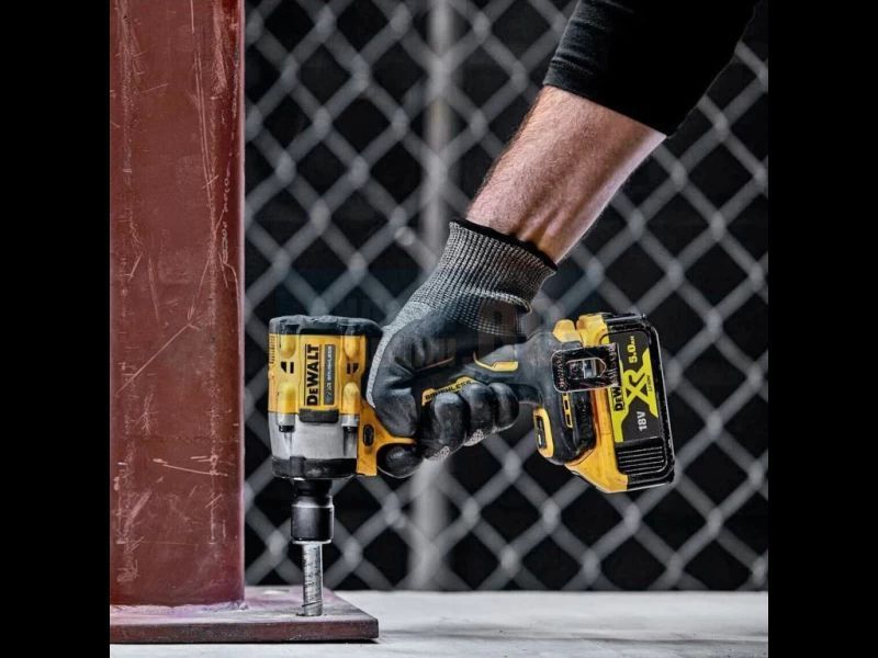 Купити Гайкокрут акумуляторний DEWALT DCF921E2T (2акум.18В 1.7Аг/зарядний/кейс/610Нм) в Україні у Tools Store