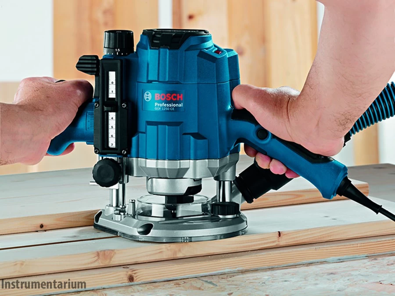 Купити Професійний фрезер Bosch Professional GOF 1250 CE : 1250 Вт, патрон&nbsp;6-8 мм, 24000 об/хв, вага 3.6 кг в Україні у Tools Store