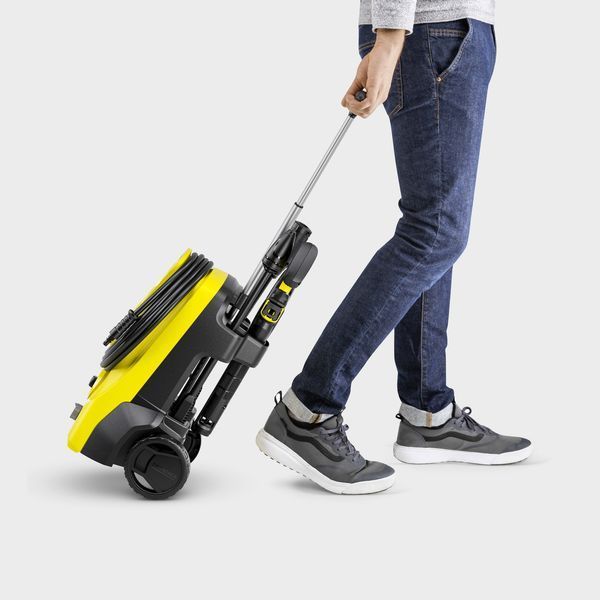 Мощная мойка высокого давления (керхер) для авто Karcher K 4 CLASSIC CAR : 1.8 кВт, 130 бар, 420 л/ч 1.679-422.0 фото